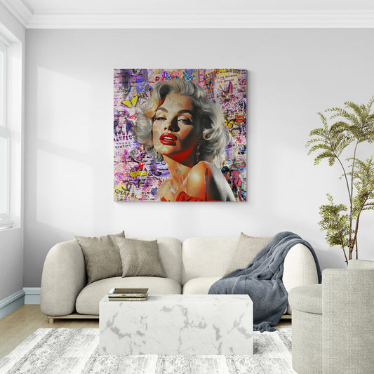 Marilyn Monroe - A Splash of Glamour